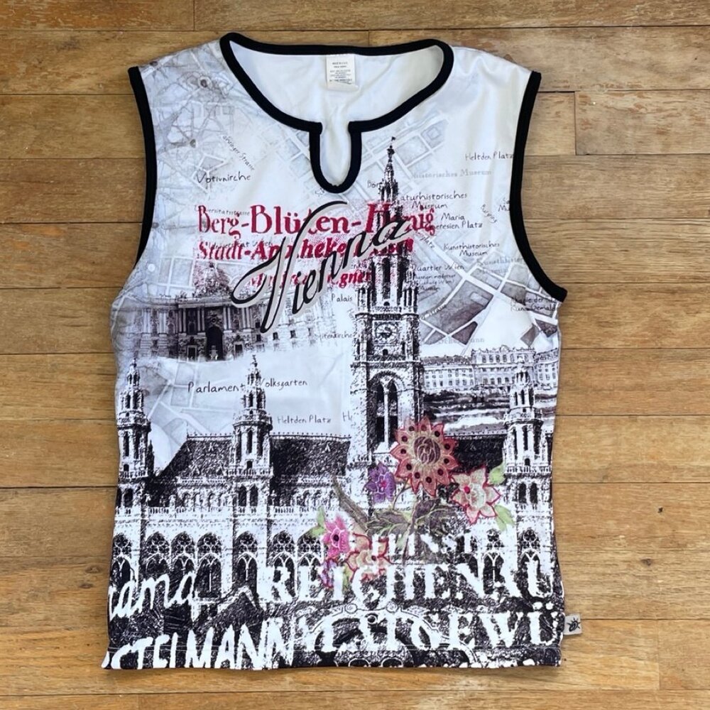 Vintage Sleeveless Top Austria Scenes Stretch Tank 1990s Self Bra Size Medium